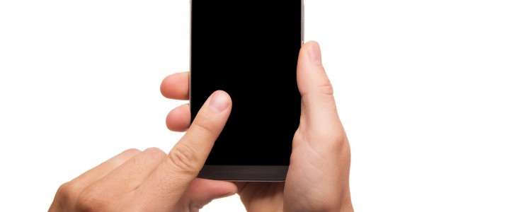 Celular é principal meio de acesso à internet no Brasil, mostra IBGE